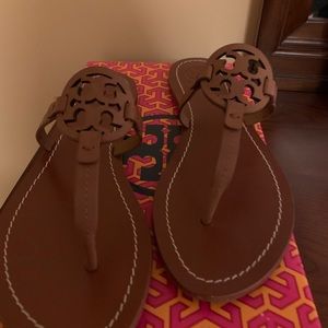 Tory Burch Gabriel Flat Thong Sandals 8.5